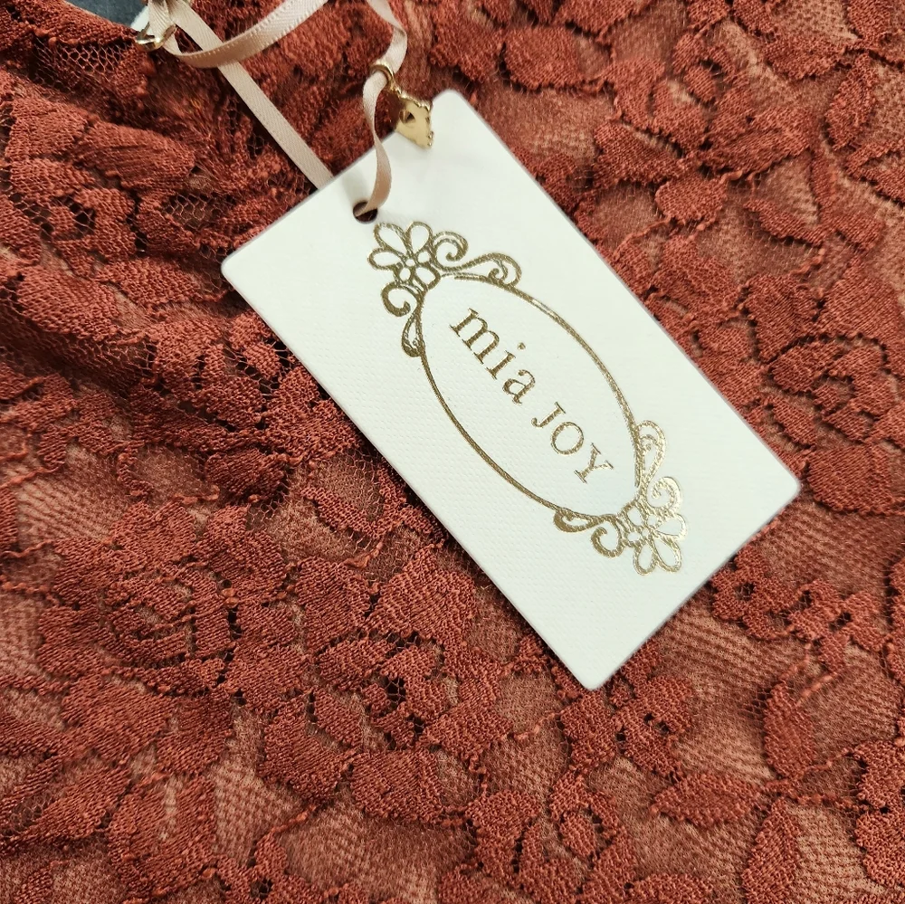 Elegant Lacy Maxi - Picture 2 of 8